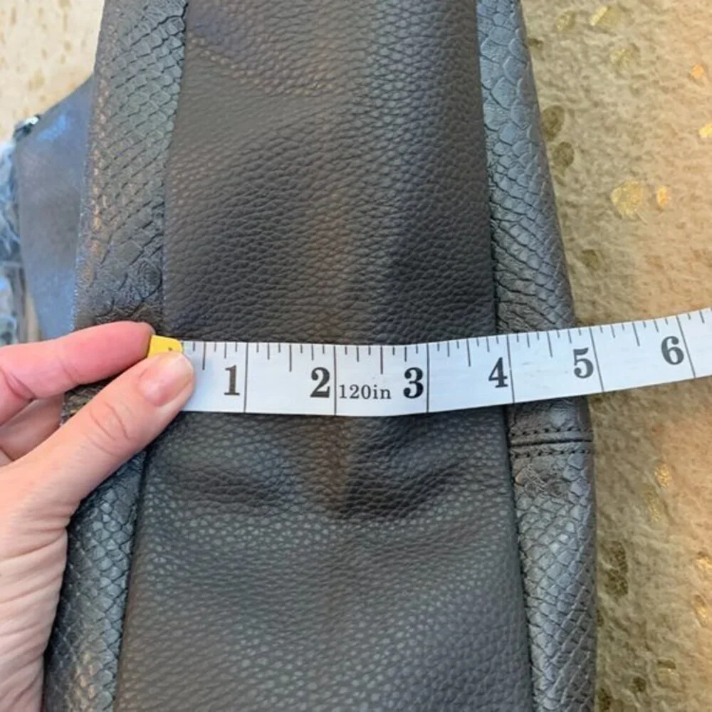 Thirty-One Fashion Games in City Charcoal Snake
